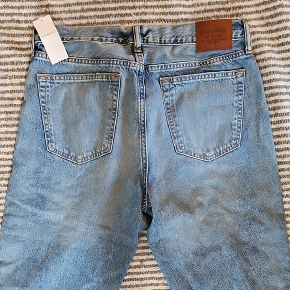 Abercrombie & Fitch Light Blue Loose Fit Jeans Zip Fly NWT - Picture 5 of 9